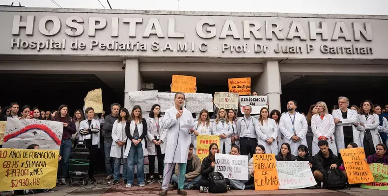 El conflicto en el Hospital Garrahan se agrava: Nuevos paros y marcha federal por salarios y presupuesto 1 image 10