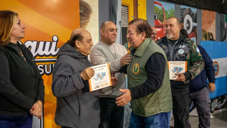 Berazategui: inauguraron 16 cuadras de pavimento y entregaron placas a veteranos de Malvinas