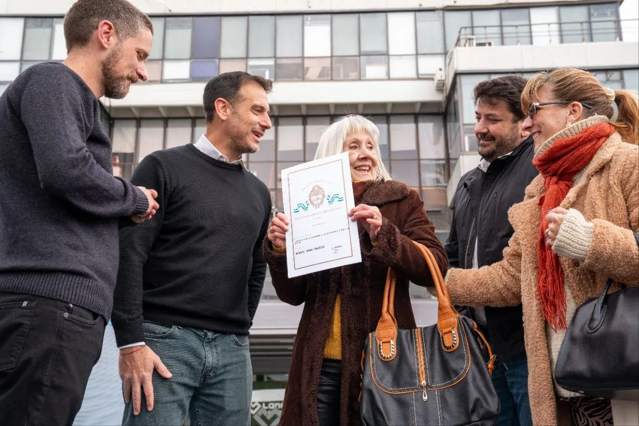 Lanús: entregaron 220 escrituras a familias del distrito