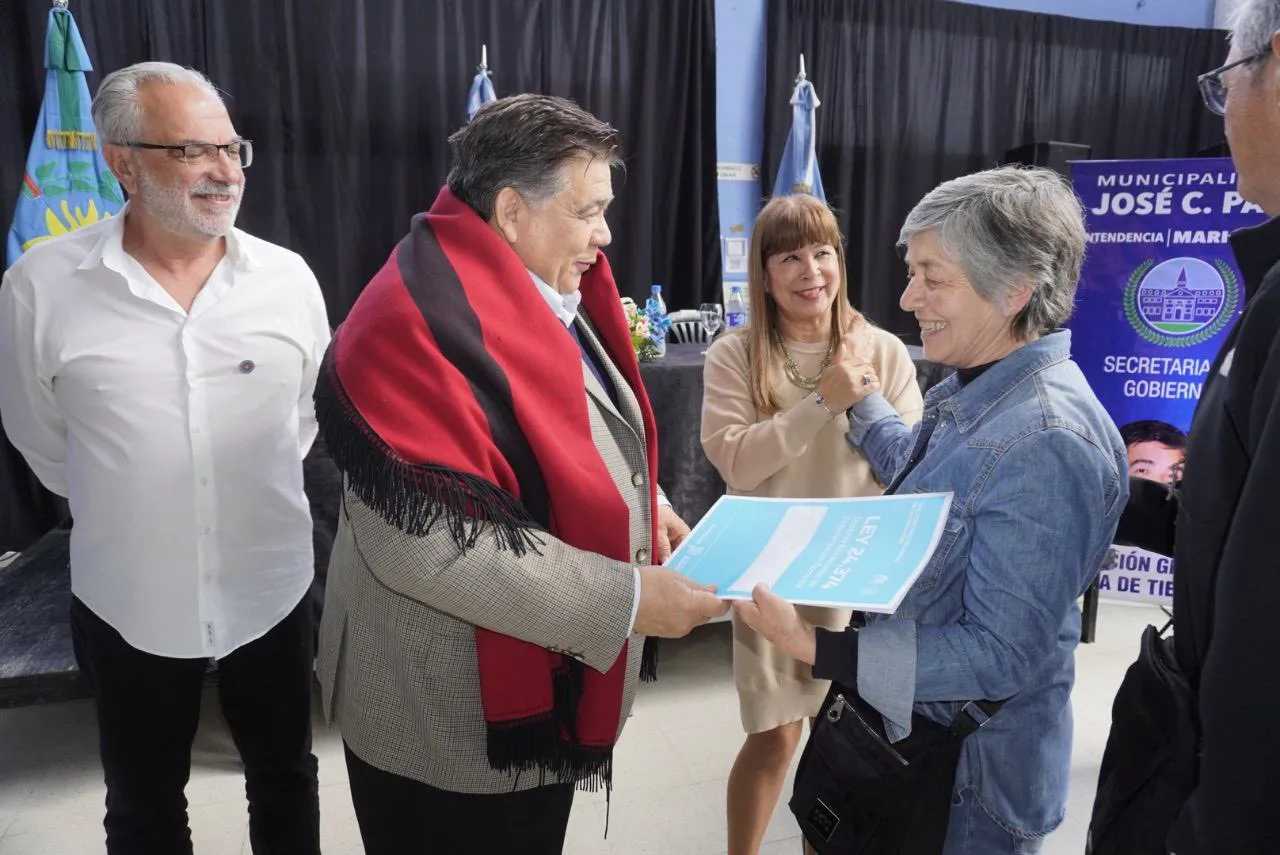 José C. Paz: Ishii entregó escrituras, celebró el chamamé y dejó un mensaje por la democracia