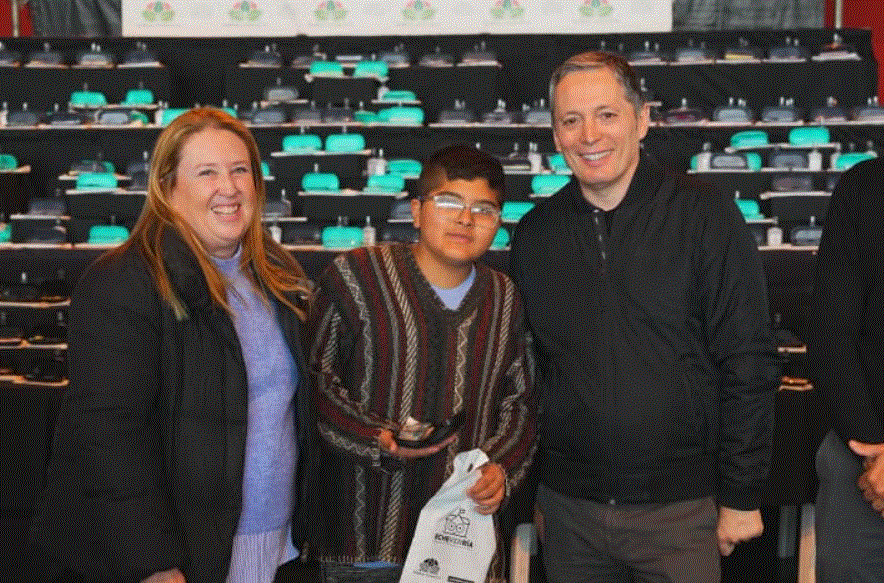 Esteban Echeverría: Gray entregó 3.492 lentes a estudiantes