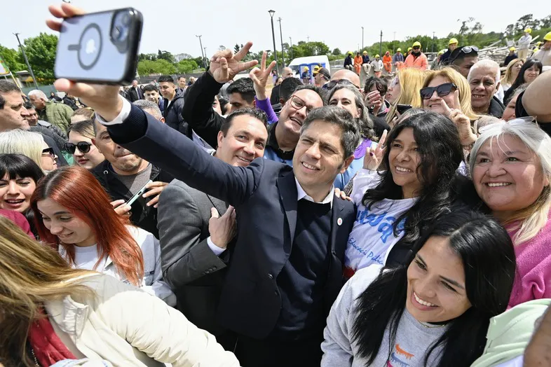Kicillof y Watson recorrieron las obras del nuevo Polo Educativo en La Carolina