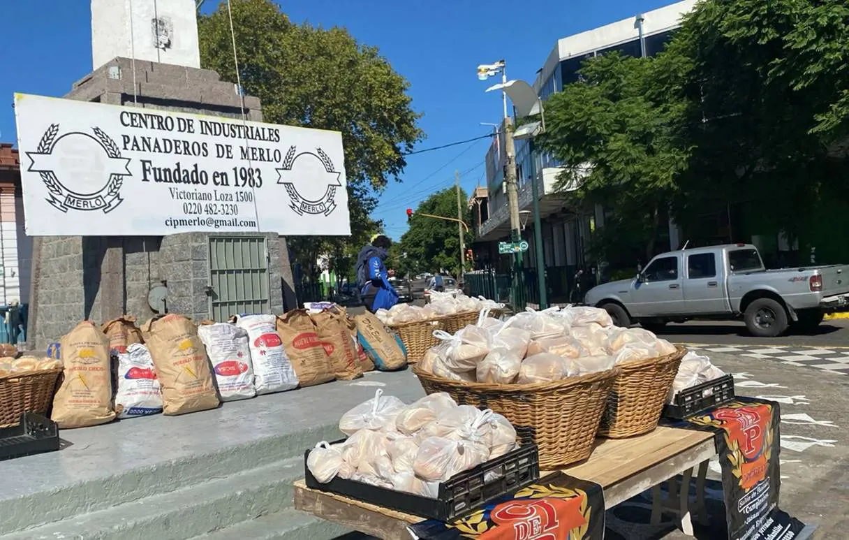 “Panazo” bonaerense: pan gratis y reclamos por la crisis del sector