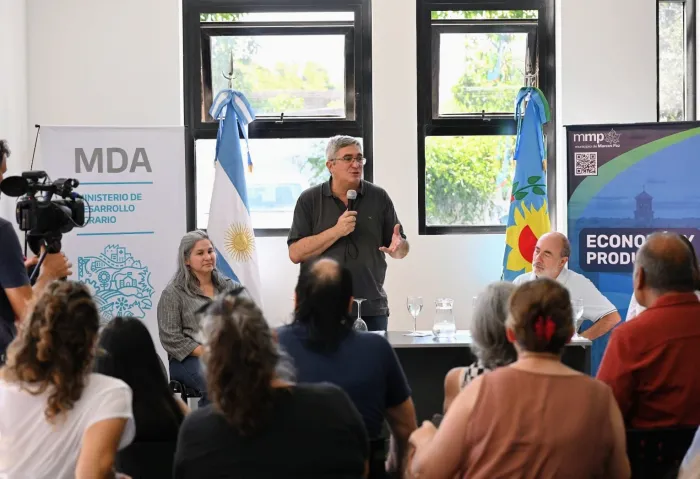 Marcos Paz: Curutchet y Javier Rodríguez reforzaron la agenda productiva y entregaron nuevas certificaciones