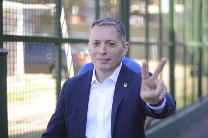 Esteban Echeverría: Gray advirtió por la crisis textil y atribuyó la caída del empleo a medidas nacionales