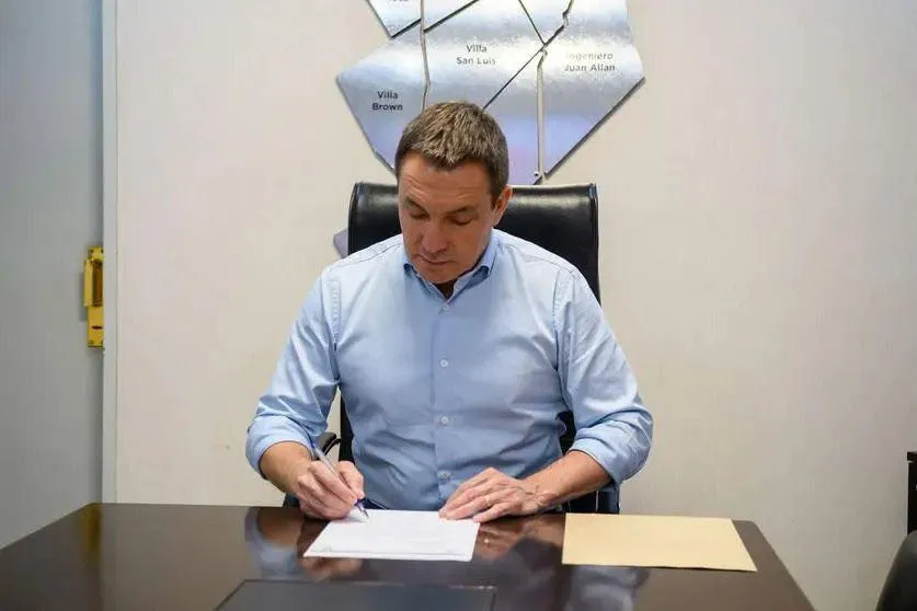 Florencio Varela: Watson cuestionó la reforma laboral y presentó el plan municipal de lectura