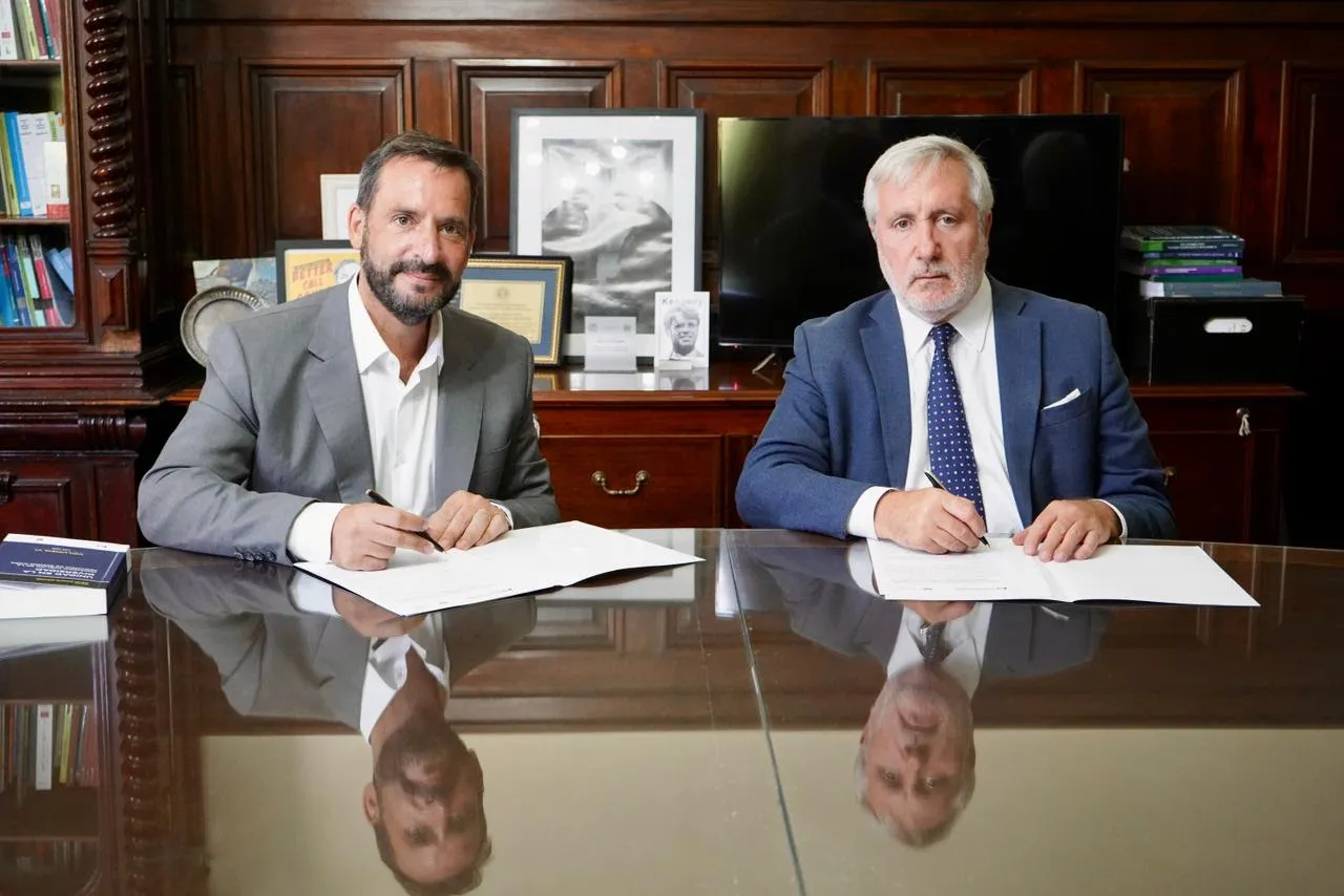 Escobar: Sujarchuk renovó convenio con la Procuración y anunció el Carnaval de la Flor