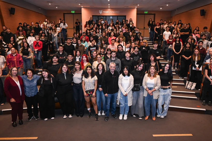 Tigre: Zamora lanzó el programa de becas Tigre Educa Superior 2026