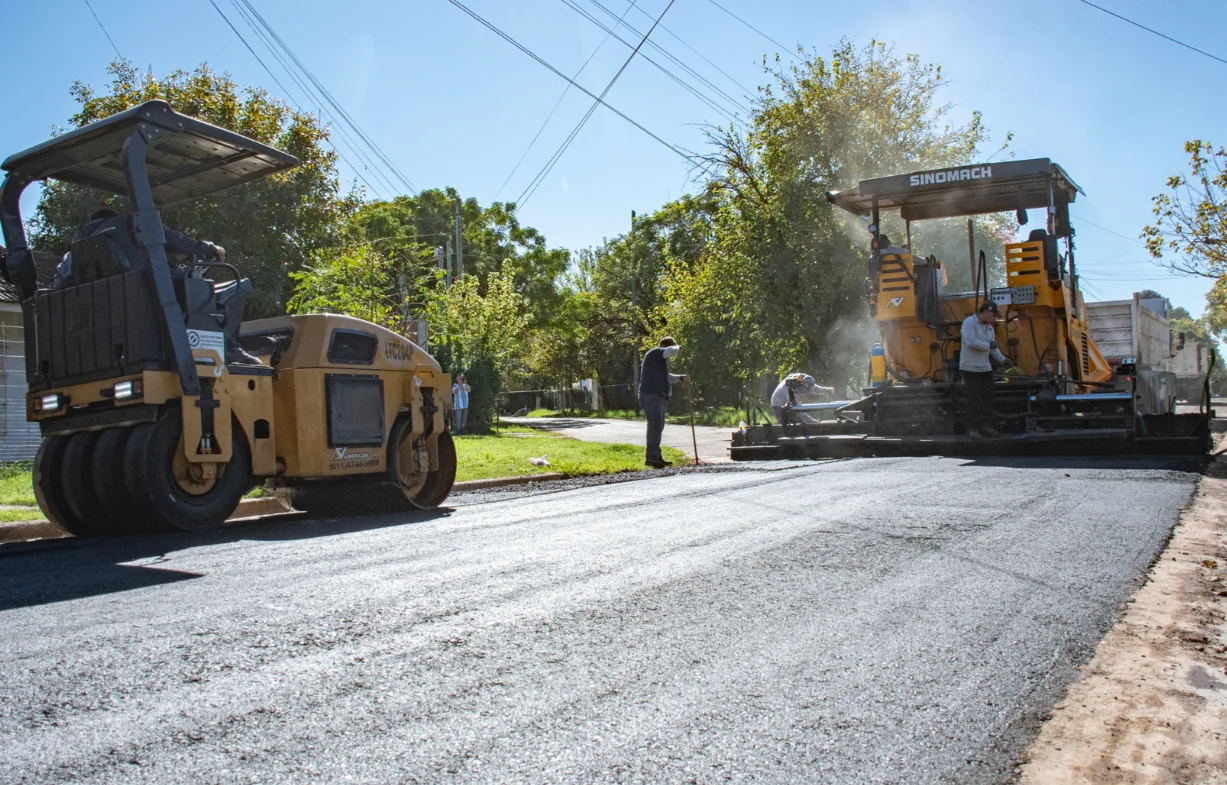 Moreno: avanzan obras de asfalto en barrios con fondos municipales