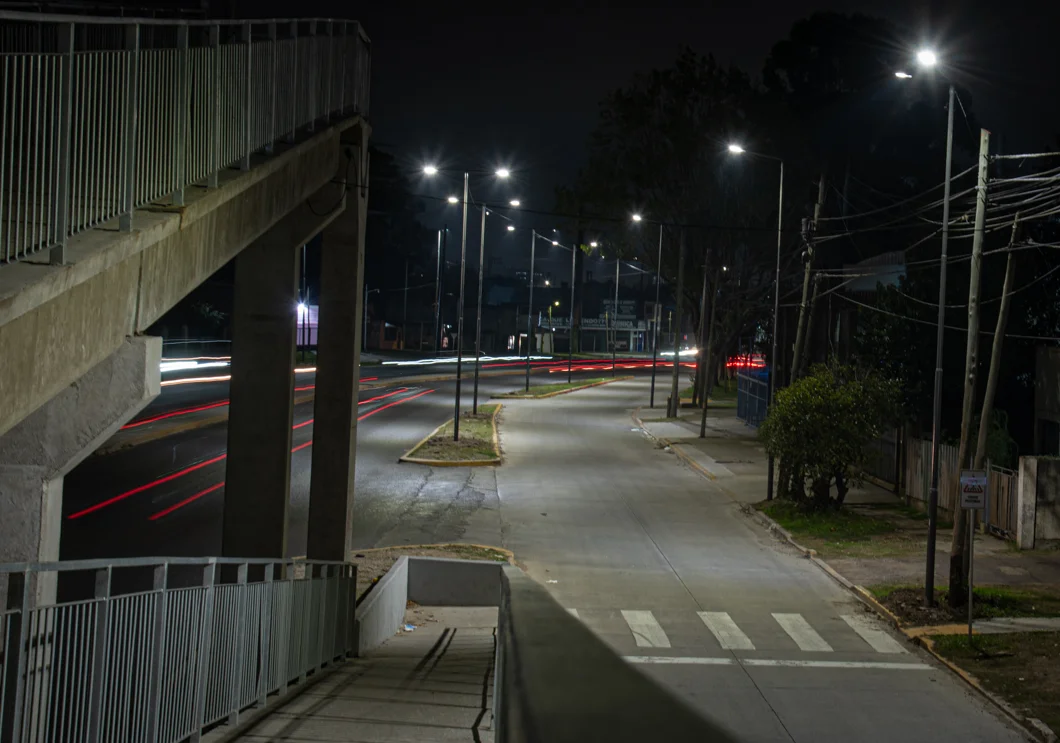Almirante Brown: El municipio avanza con nuevas luminarias LED y refuerza los operativos de prevención
