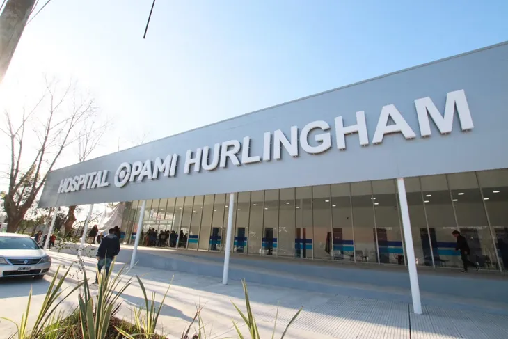Jubilados a la deriva por el cierre del Hospital PAMI Hurlingham: “No somos juguetes de nadie, hemos trabajado toda la vida” 2 hospital pami enhurlinghamjpg