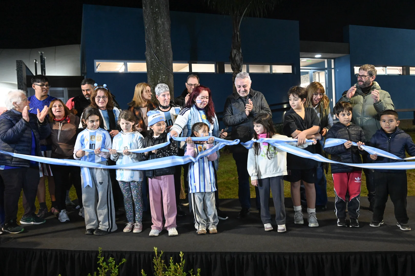 Info Amba 6 Tigre: Zamora inauguró los nuevos vestuarios del Polideportivo Delfo Cabrera y anunció más obras