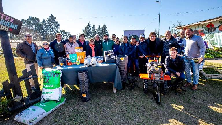 Berazategui: Balor entregó equipamiento para fortalecer la Huerta de Bera
