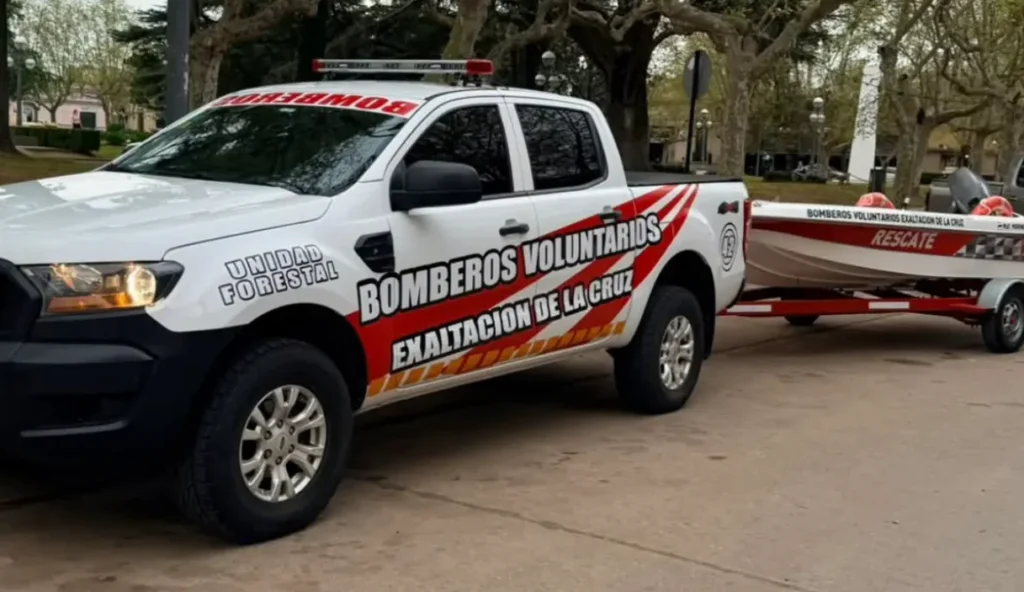 Exaltación de la Cruz: Bomberos Voluntarios incorporaron una autobomba, una camioneta 4x4 y una embarcación de rescate 2 multimedia.normal.899c5cfd8ad625f7.bm9ybWFsLndlYnA