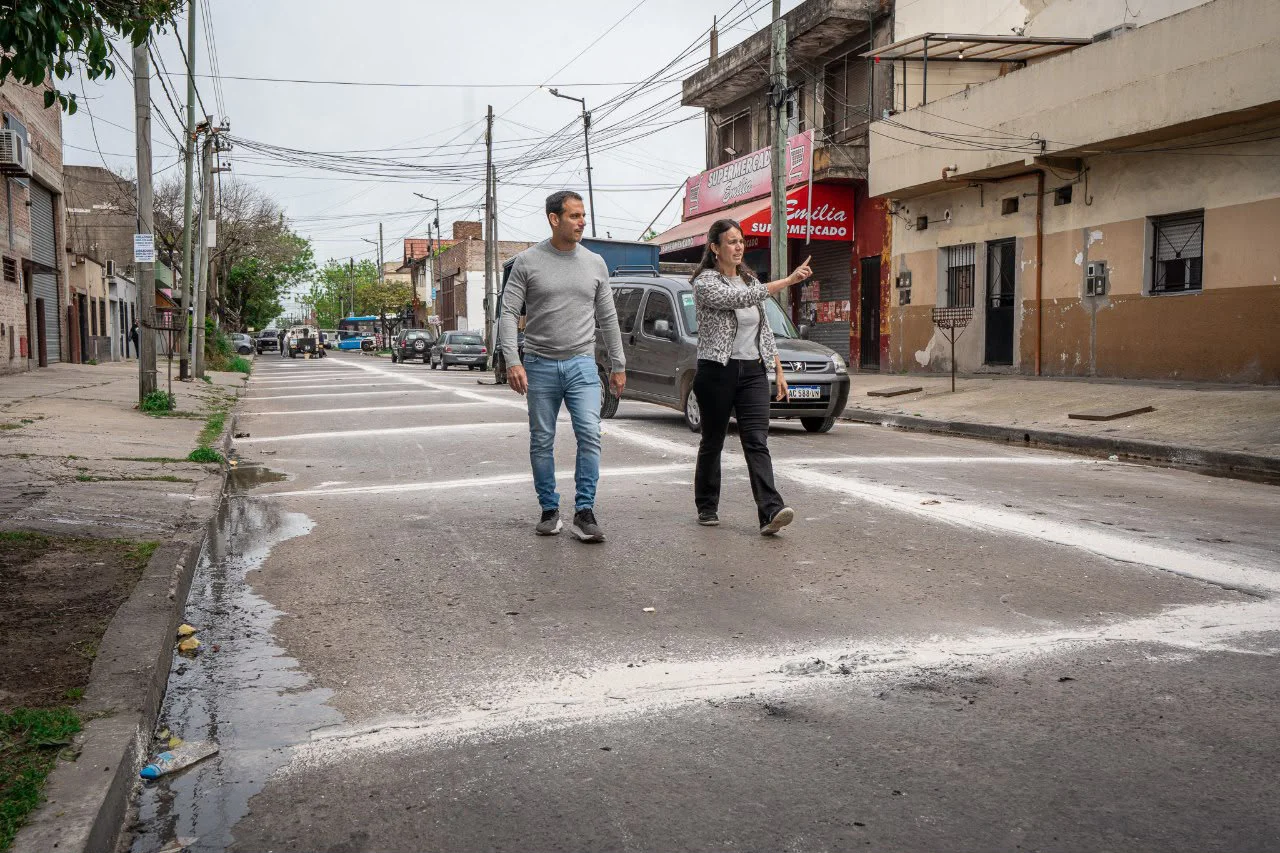 Lanús: avanzan las obras de pavimentación en Valentín Alsina con fondos municipales
