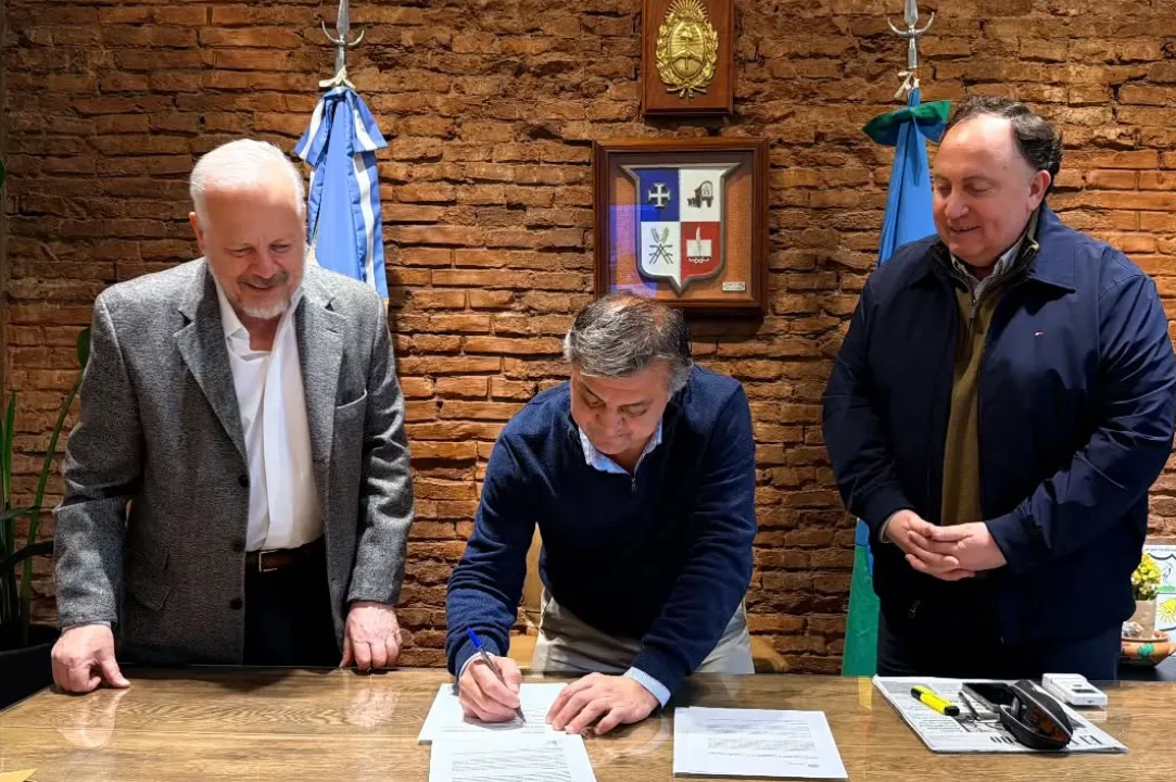 Info Amba 6 Exaltación de la Cruz: firmaron un convenio para ampliar el acceso a la salud y avanzan con obras para prevenir anegamientos